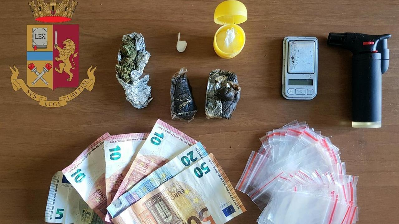 Cagliari, vendevano droga in casa: arrestati madre e figlio