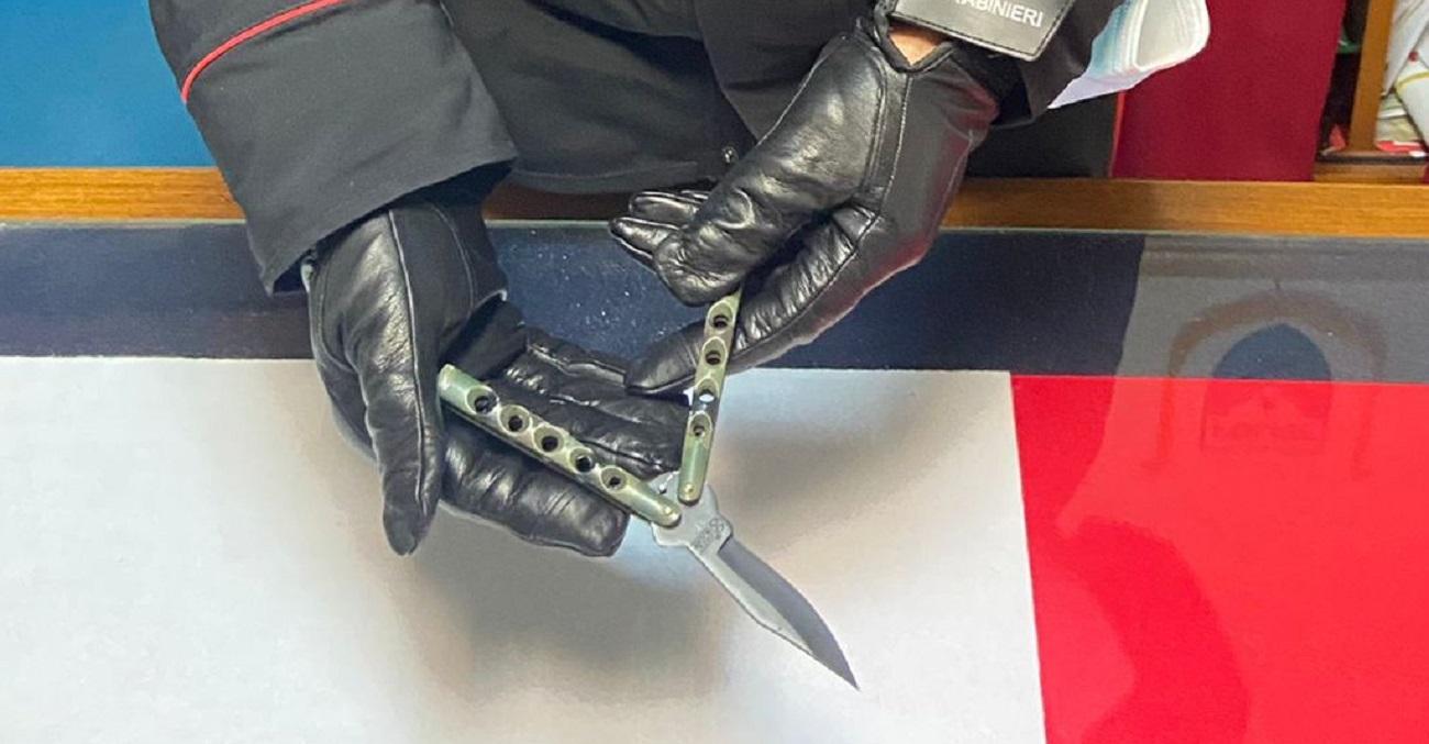 Minaccia con un coltello una prostituta, la violenta e le ruba 500 euro