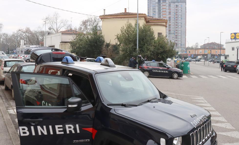 Ferrara, quattro pattuglie di carabinieri: a setaccio tutta la zona Gad 