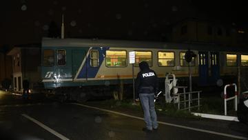 Sfonda il passaggio a livello ritardi sulla Aulla-Lucca 
