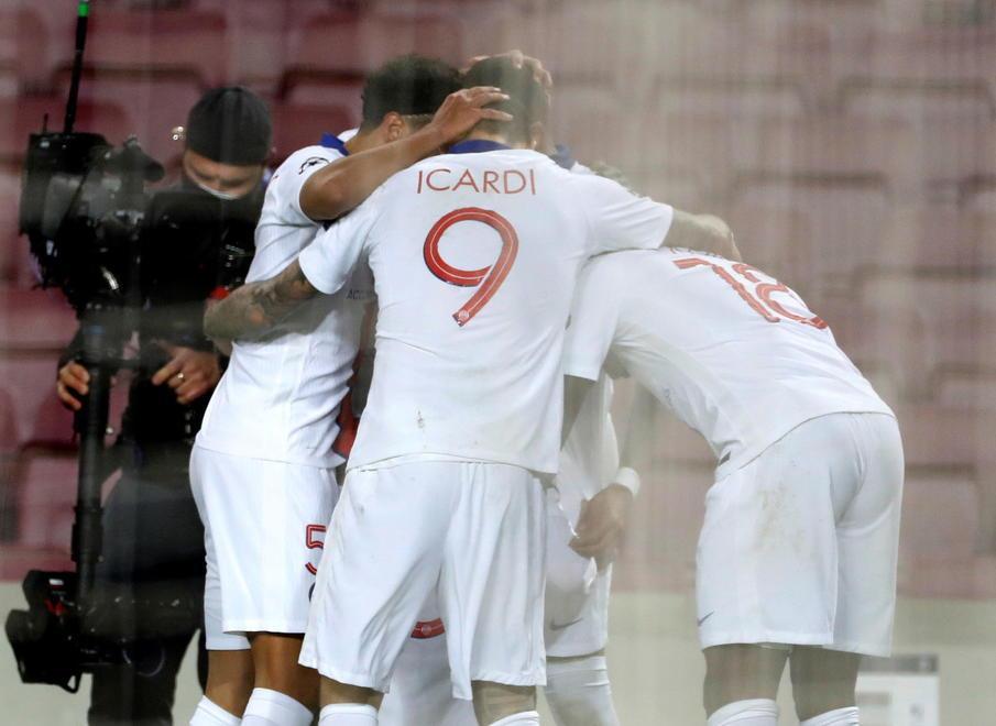 Mbappè fa tris, poi Kean Gita sulle macerie del Barça Il Liverpool è sempre vivo