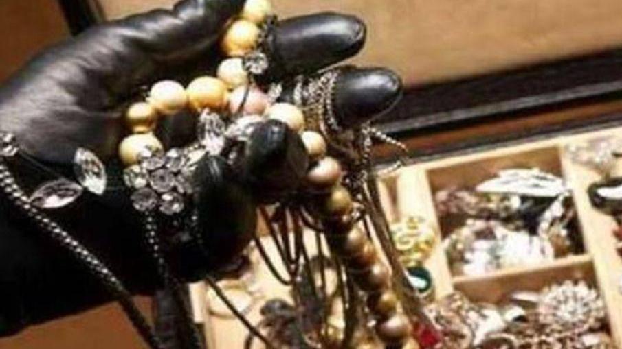 Furti nelle gioiellerie a Prato e Lucca: fermata una donna a Rimini