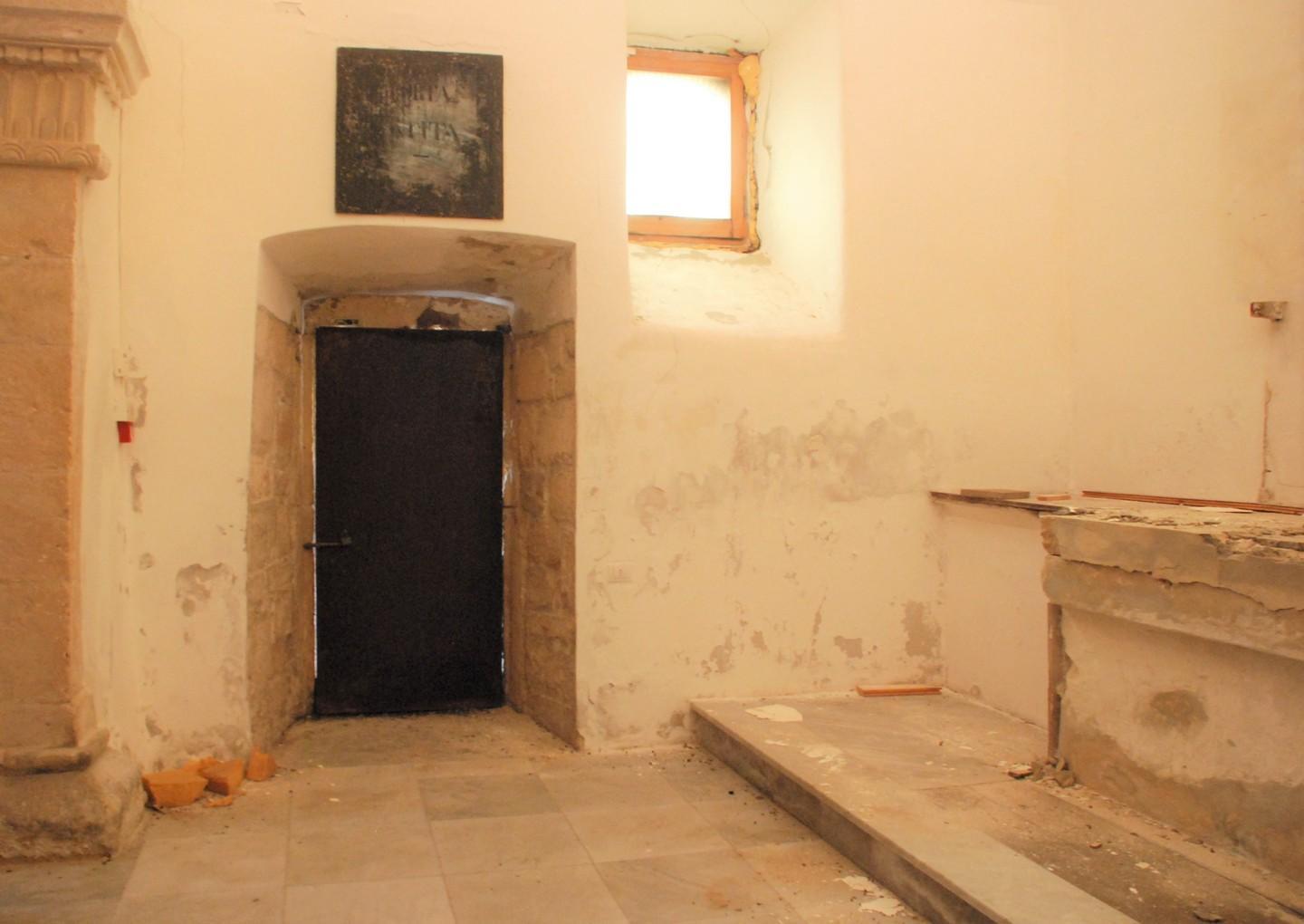 Chiesa di Santa Tecla a rischio crollo 
