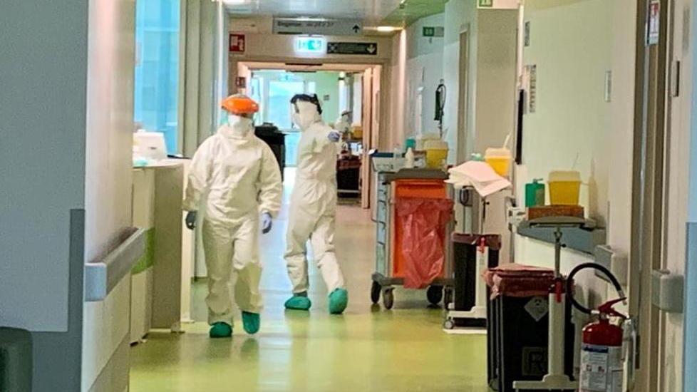 Altre scuole chiuse in tre comuni, continuano a salire i ricoveri