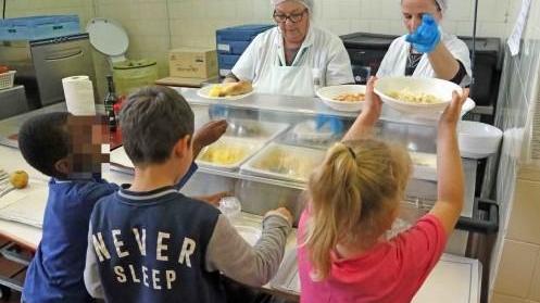 Una mensa scolastica in una foto d’archivio