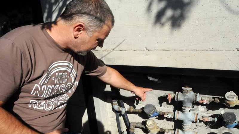 I contatori dell’acqua in una foto d’archivio