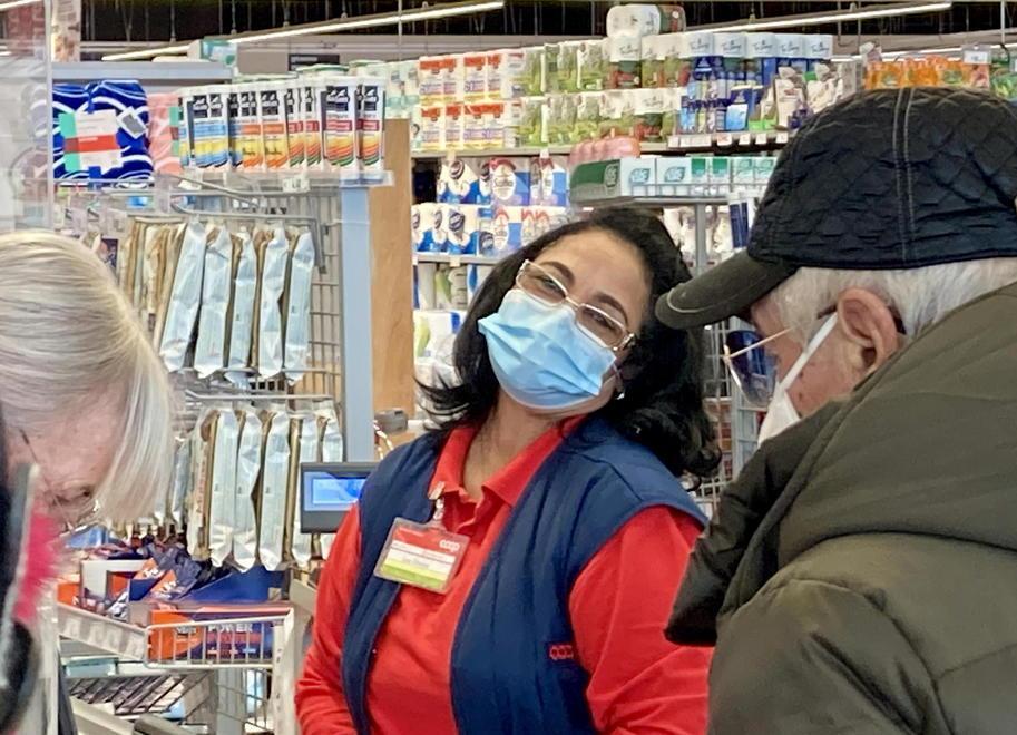 Luz Divina Peña Guzman alla cassa (foto Marzi)