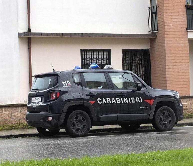 Trovato senza vita nel letto, era morto da giorni 