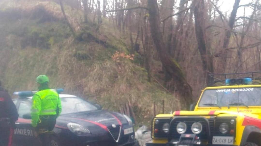 Anziano cade in un dirupo e muore
