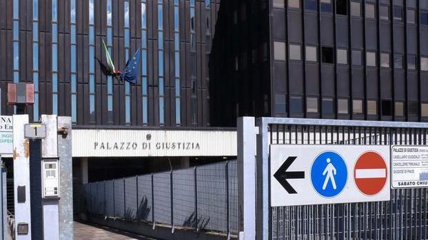 Allontanata da casa un’imprenditrice reggiana: maltrattava il marito e i figli