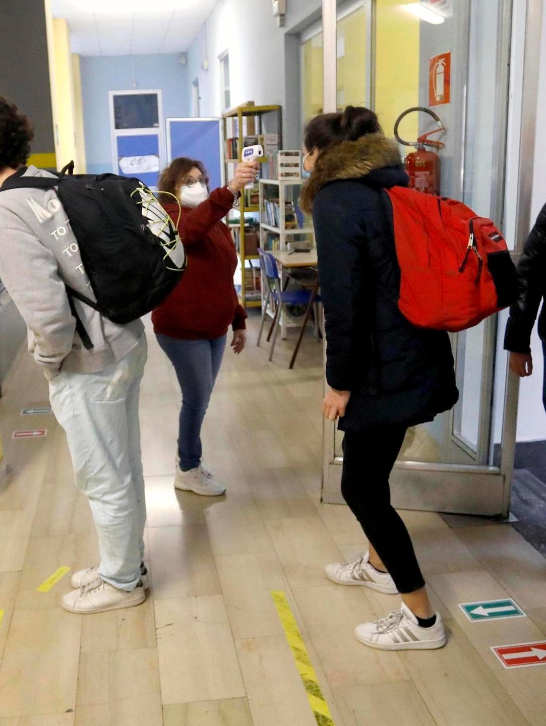 Scuola migliore con meno alunni e più docenti 