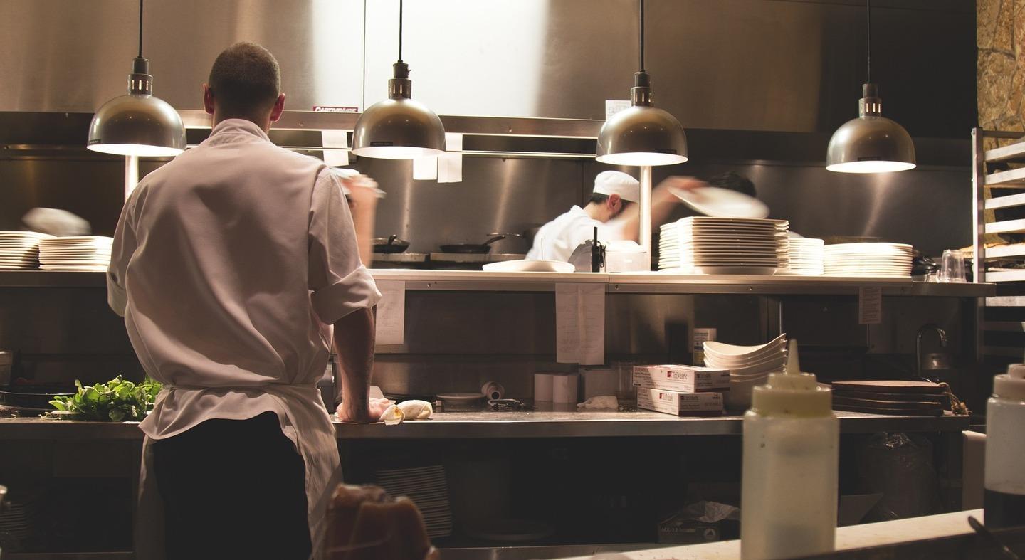 Receptionist maitre d’hotel portieri e addetti servizio catering