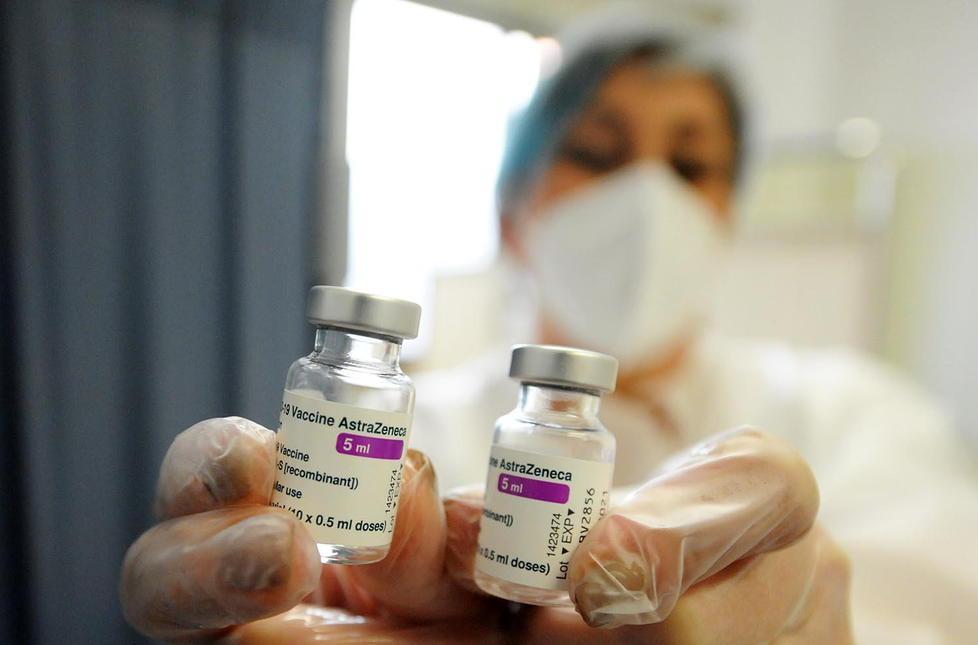 Covid, rinviate le prenotazioni per i vaccini AstraZeneca 
