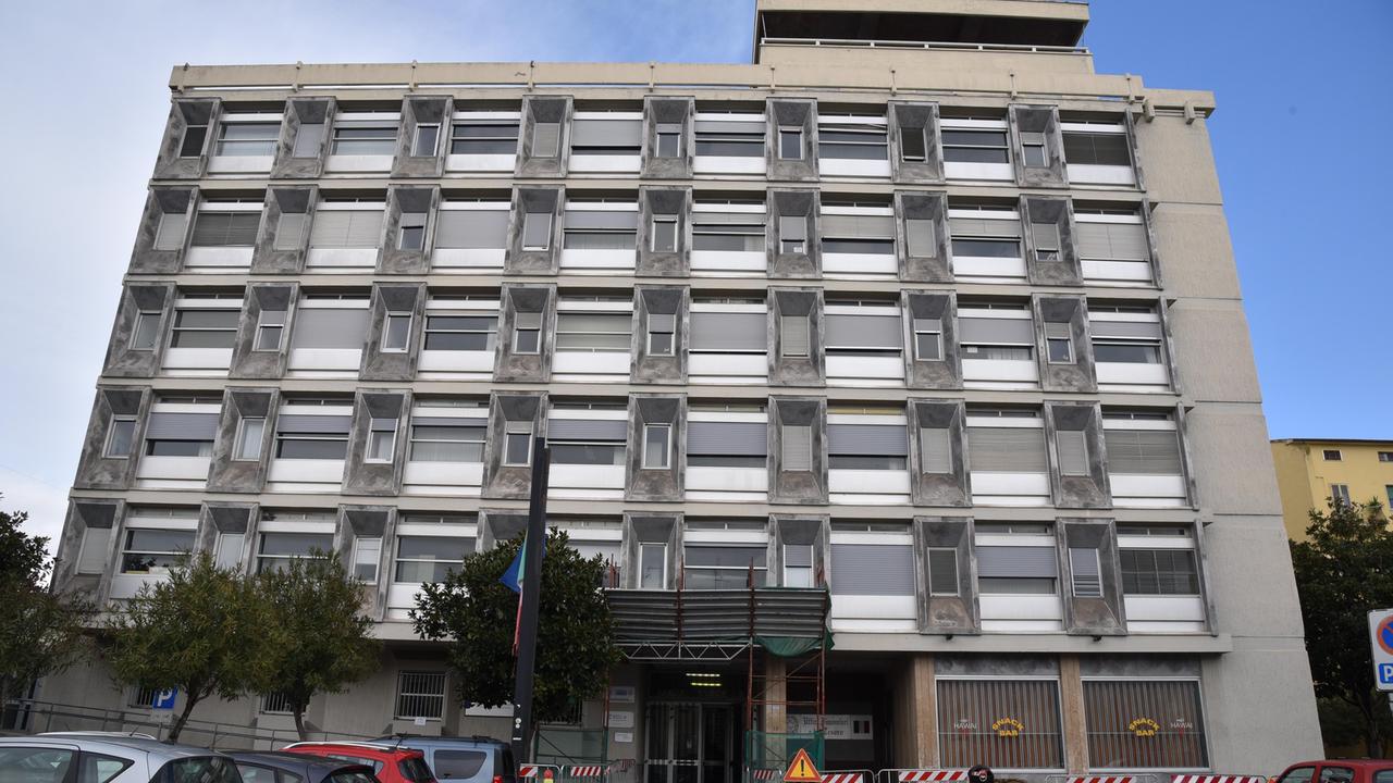 Il palazzo di piazza Ferretti che ospita l’Agenzia delle Entrate