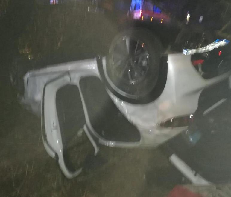 L’auto finita fuori strada