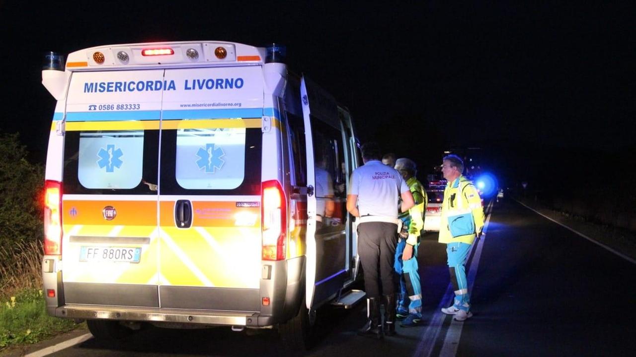 Un'ambulanza della Misericordia di Livorno (foto d'archivio)