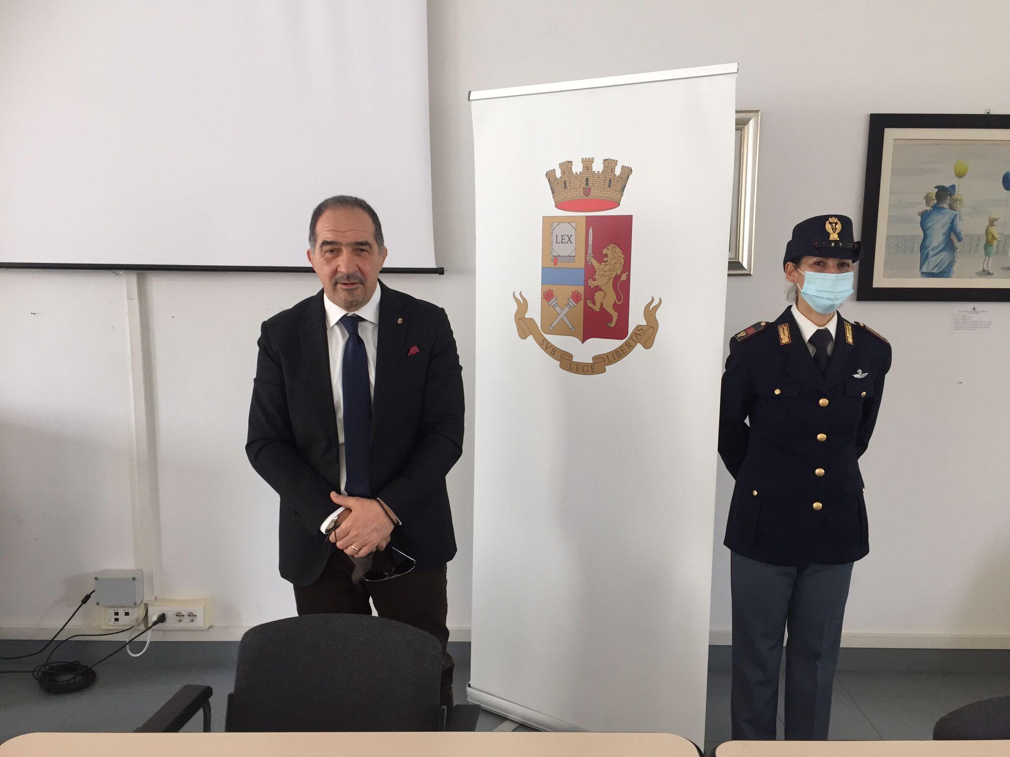 A sinistra il questore di Livorno, Lorenzo Suraci