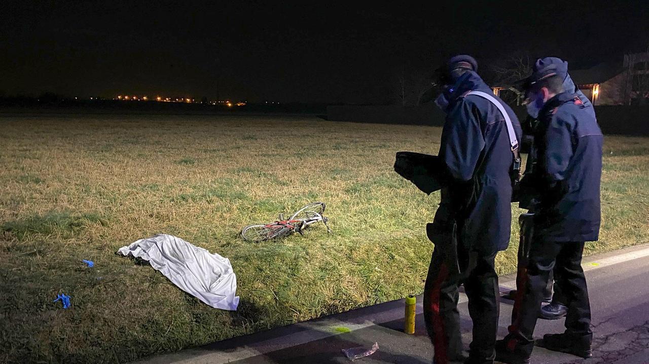 Il ritrovamento a Caprara del corpo del 45enne, originario del Bangladesh, probabilmente ucciso da un'auto pirata