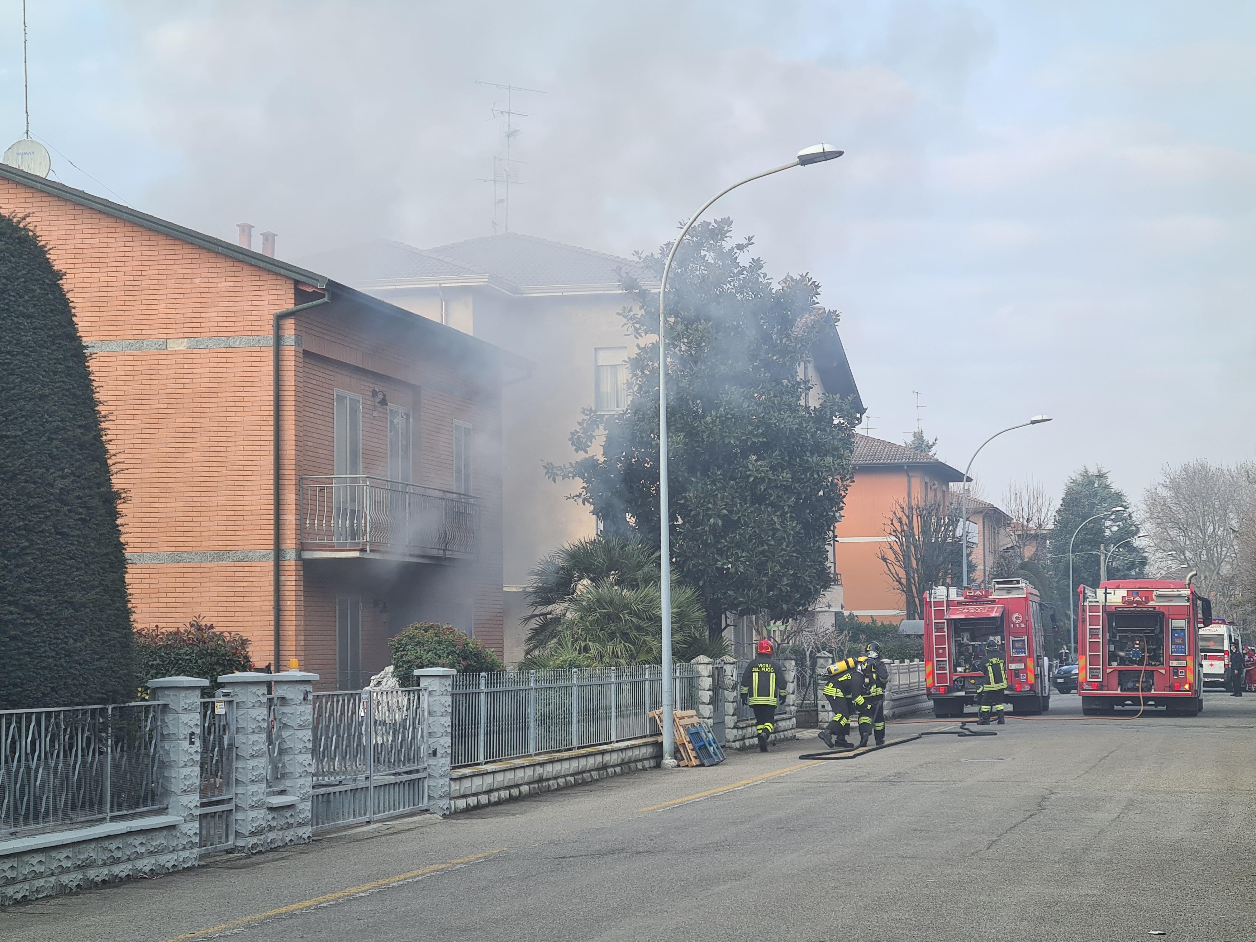 Scoppia una bombola di gpl in casa, ferito 55enne