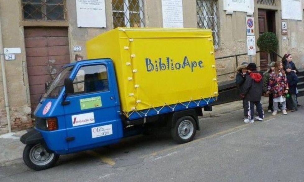 La BiblioApe scalpita Vuol tornare presto a distribuire libri