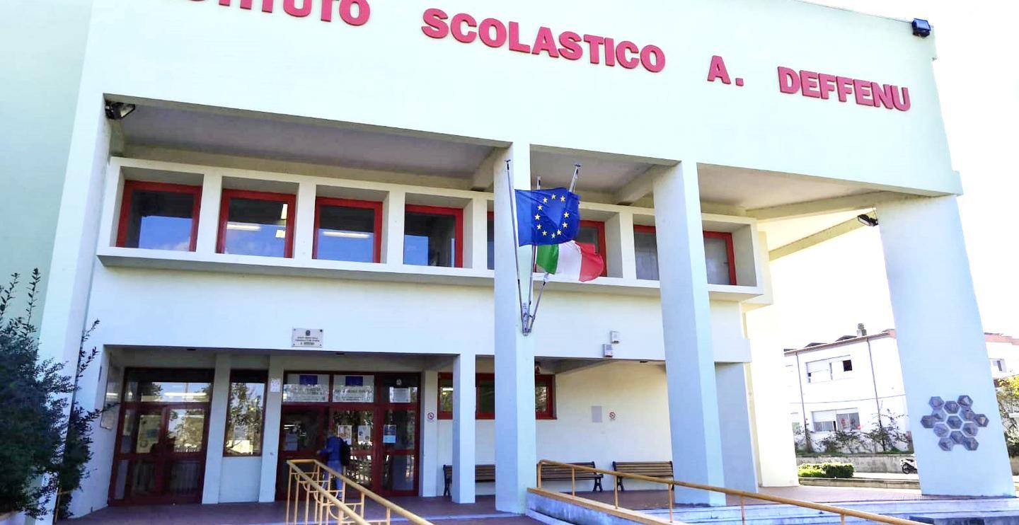 Le aule non bastano più: aria di rivolta al Deffenu 