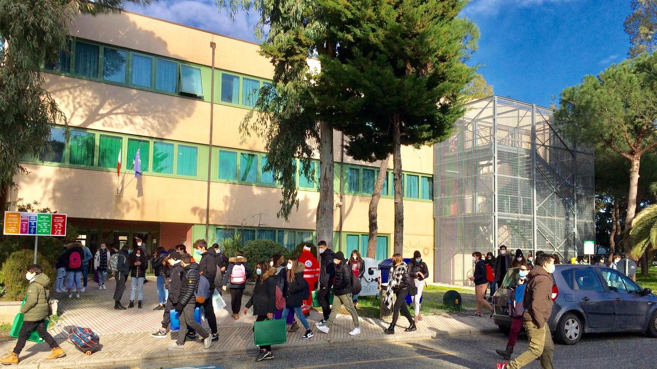 Nelle scuole di Cecina e Rosignano gli studenti scelgono i fornelli: bene anche Iti e licei, giù lo sportivo