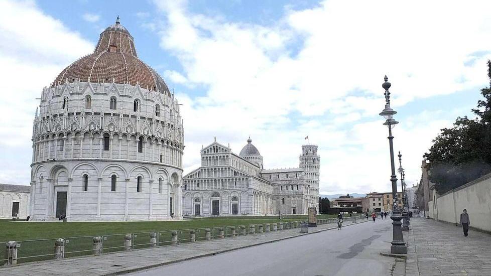 Piazza Duomo così come si presentava ieri mattina intorno alle 12