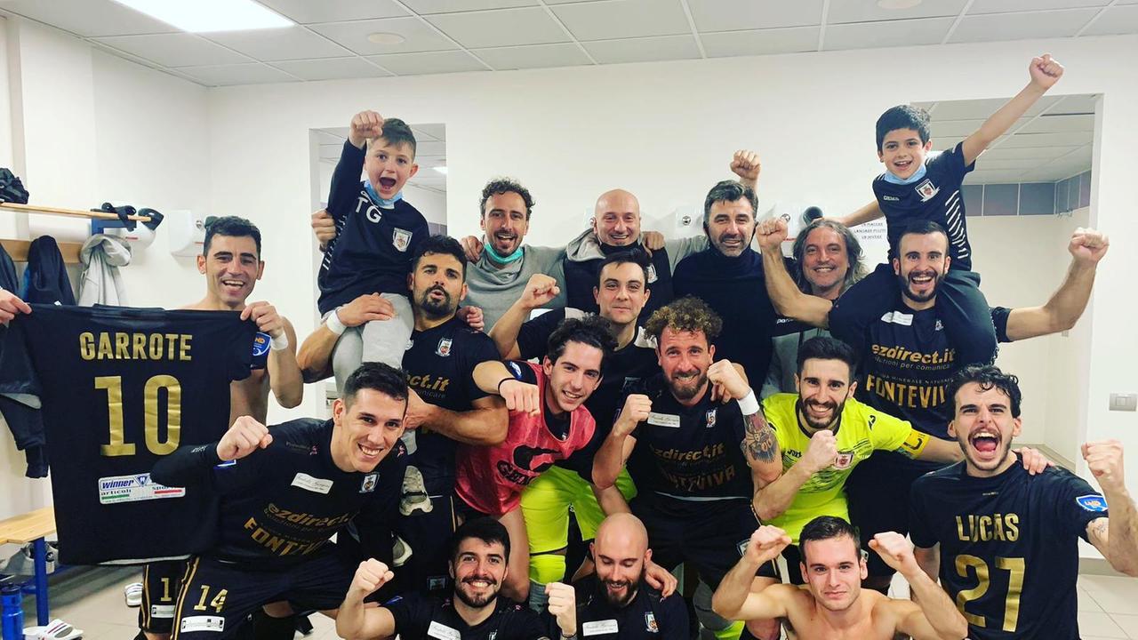 Con il cuore in gola, Massa vince all'ultimo minuto