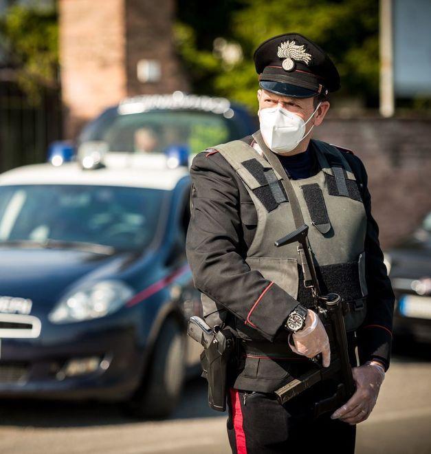 I carabinieri di Carpi stanno conducendo le indagini sul 35enne correggese accusato di violenze