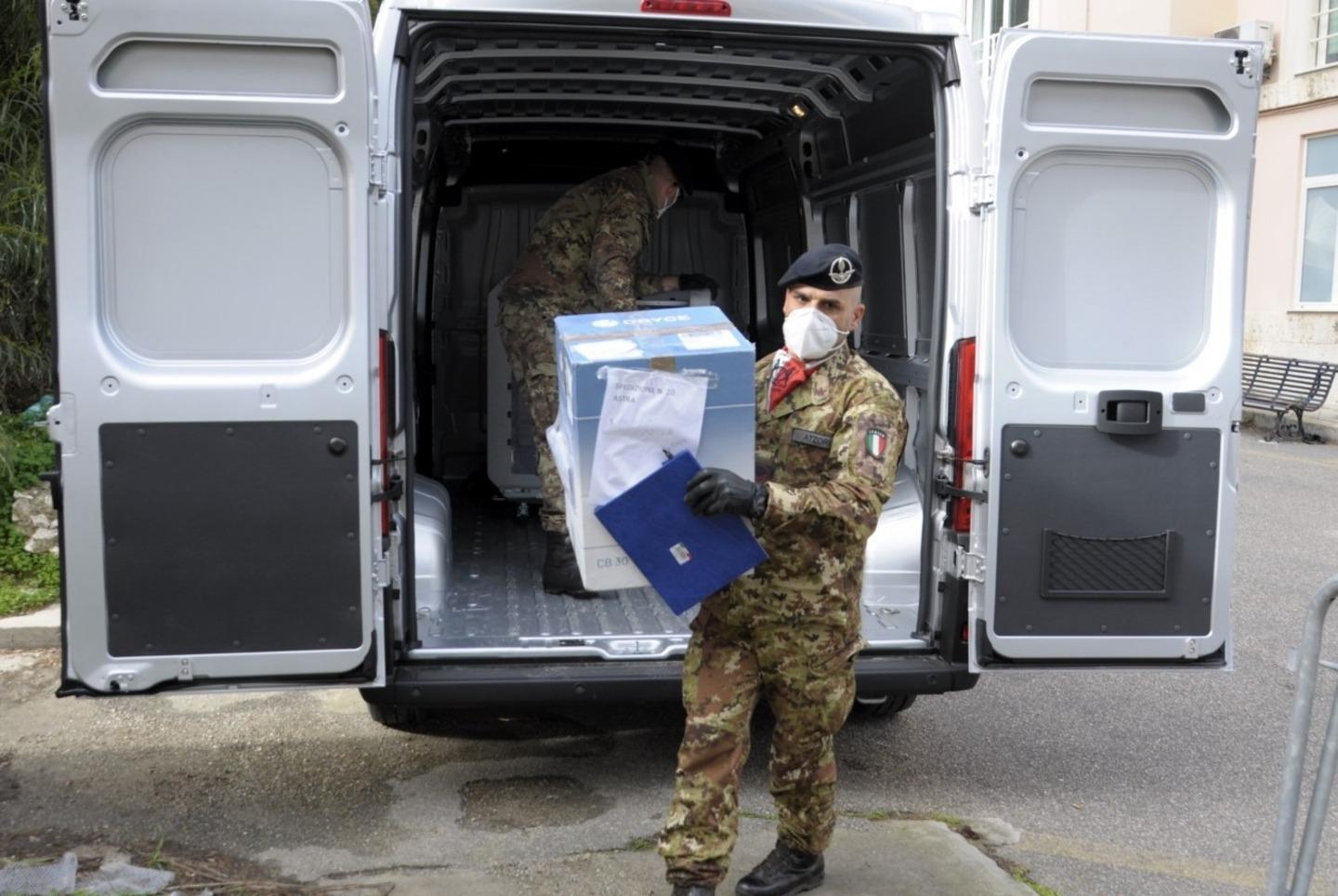 Vaccini, si parte con gli over ottanta 