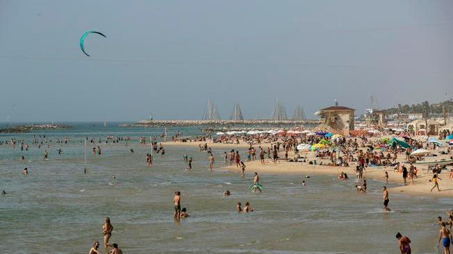 Israele:decine di tonnellate di greggio su tutto il litorale
