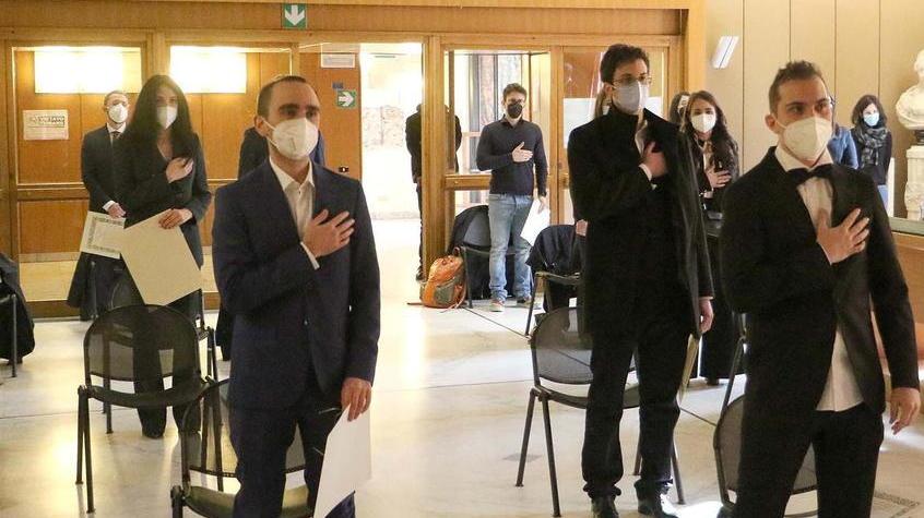 Poco più che ventenni, la laurea fresca e già sul campo: ecco i nuovi medici
