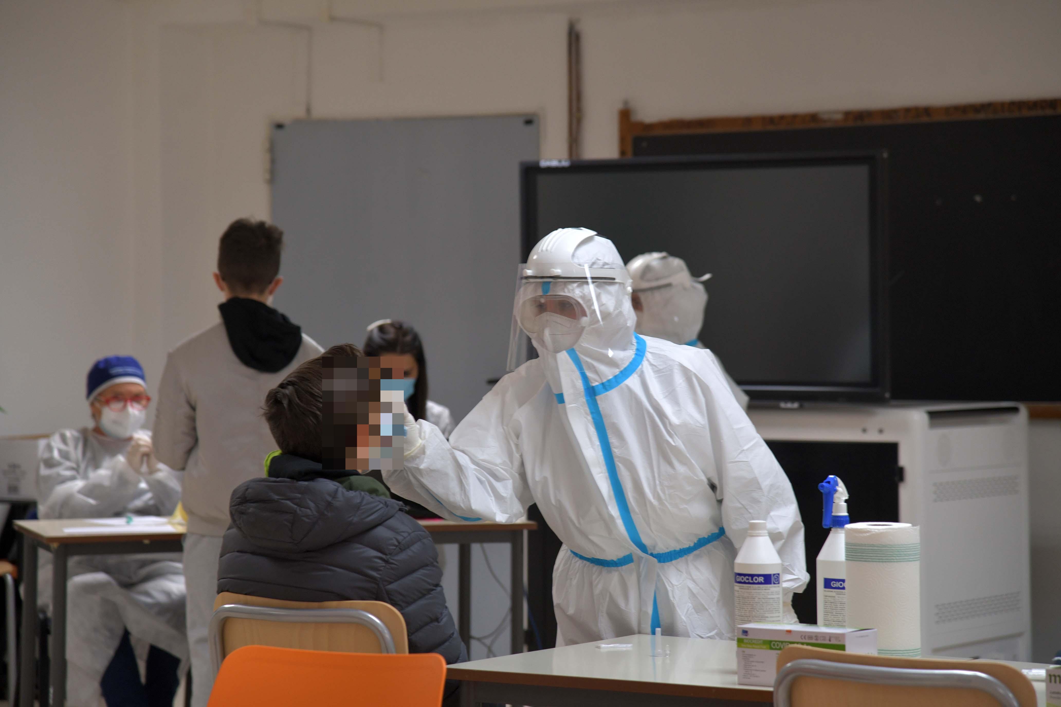 Covid, task force della Regione per isolare la variante inglese