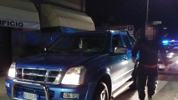 Folle corsa con il pick up: denunciato