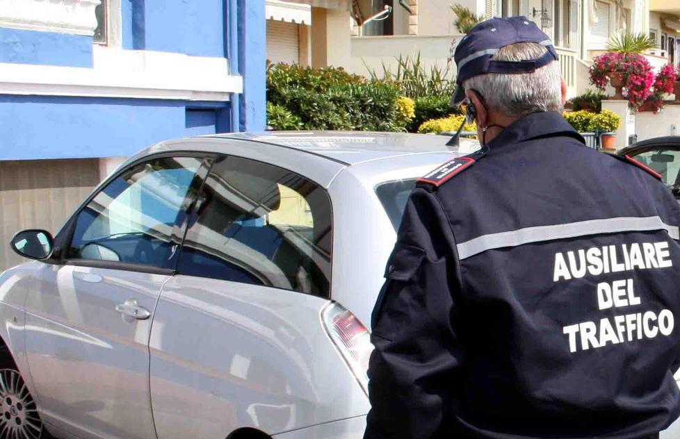Stop furbetti della sosta debutta il “vigilino” per controllare i ticket 