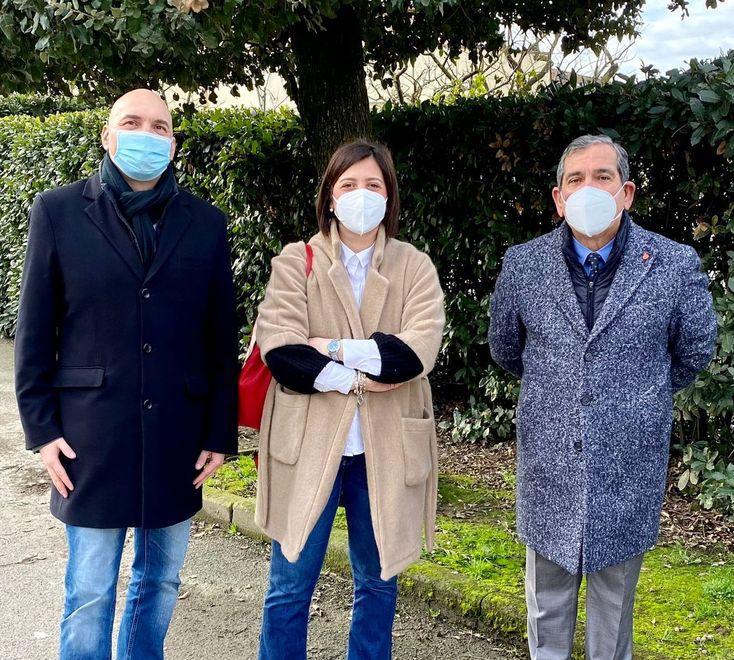 Via col contagocce alle vaccinazioni una fiala a settimana per ogni medico