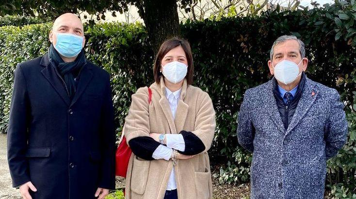 Via col contagocce alle vaccinazioni una fiala a settimana per ogni medico