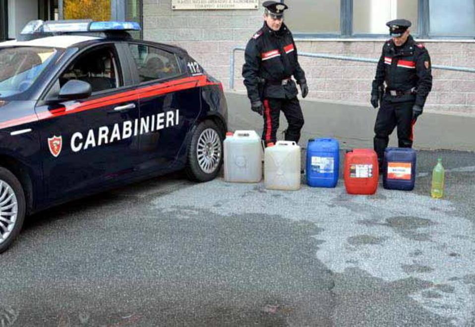 Rubano il gasolio da un camion Coppia inseguita e denunciata