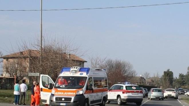 Sbanda in una curva scooterista all’ospedale