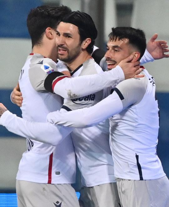 Il Bologna resta in dieci Il Sassuolo lo riacciuffa 