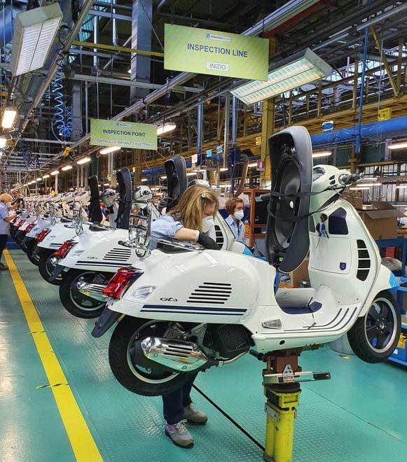 Piaggio, al posto dei prepensionati si stabilizzano gli operai precari 