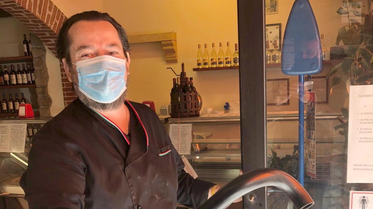 Marco Bralia, titolare di Da Torello con l’infisso spaccato