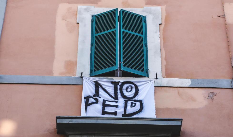 «Il nuovo incontro? Una presa in giro». La rivolta di Borgo Cappuccini contro l’area pedonale 