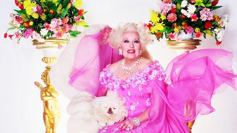 Barbara Cartland (1901-2000) in una foto promozionale degli anni ‘70