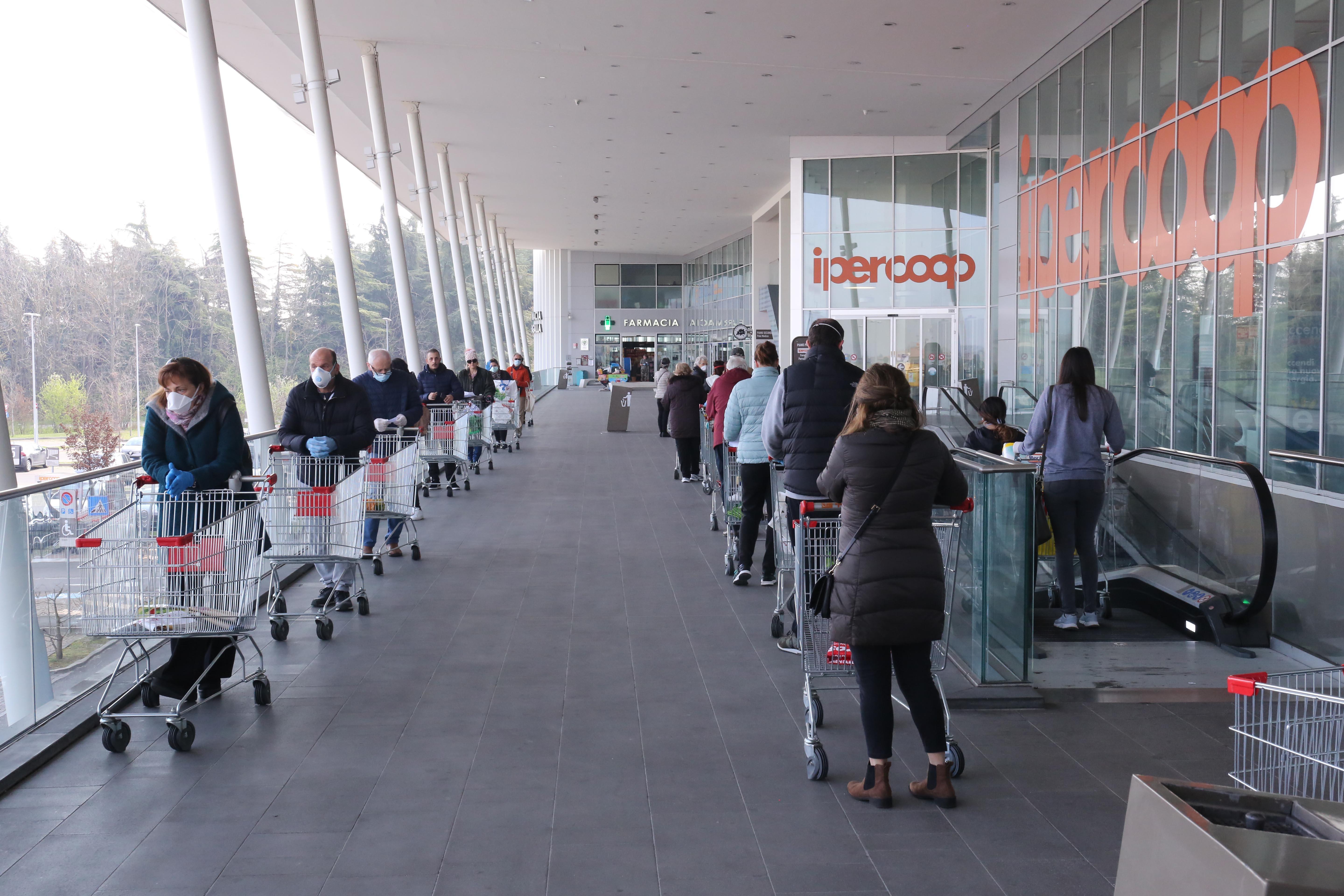 Reggio Emilia, il 23 febbraio 2020 il primo paziente sospetto Covid. Un anno di pandemia, «e ancora non è finita» 