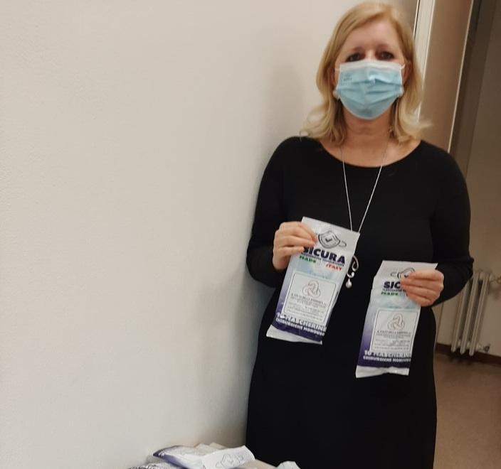 Dalla ditta Sicura di Montignoso 1.500 mascherine per le oncologie