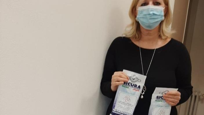Dalla ditta Sicura di Montignoso 1.500 mascherine per le oncologie