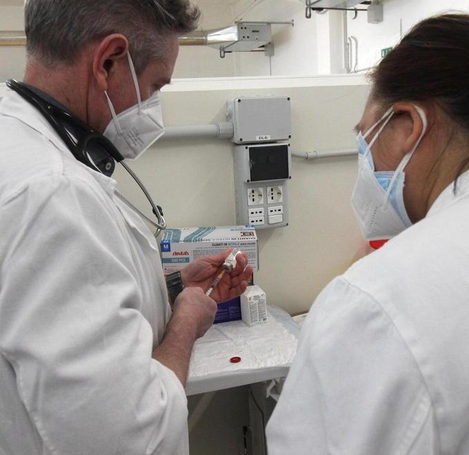 Vaccini, anziani costretti a spostarsi 