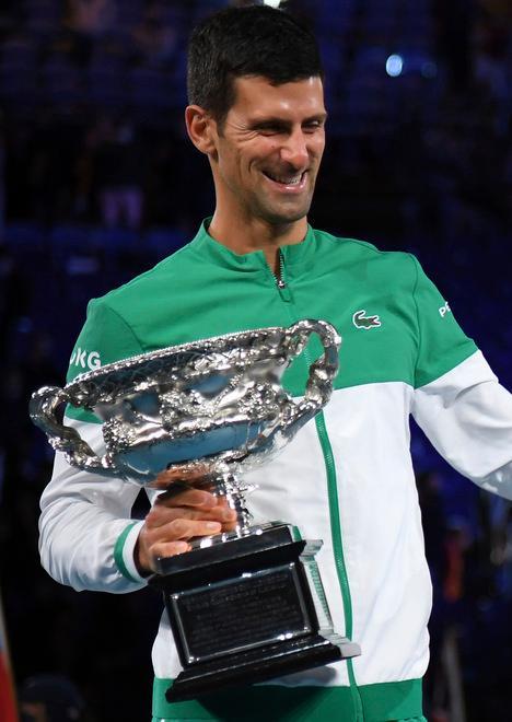 Djokovic vince l’Australia Open per la nona volta Medvedev ko