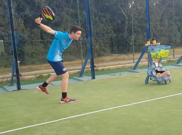L’Olmedo si allena giocando a padel 
